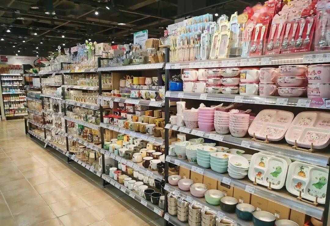 胖东来非食陈列学习_产品_日用百货_拖鞋